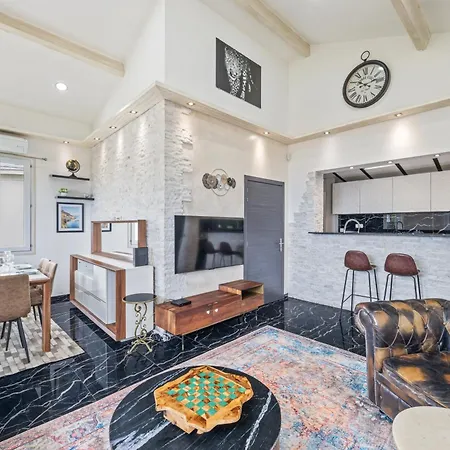 Дом отдыха Nissarda, Maison Nicoise Avec Vue Mer, Parking, A 5 Minutes Du Port Ницца