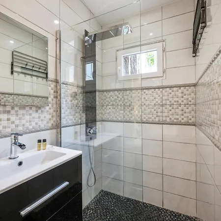 Tatil Evi Nissarda, Maison Nicoise Avec Vue Mer, Parking, A 5 Minutes Du Port Nice